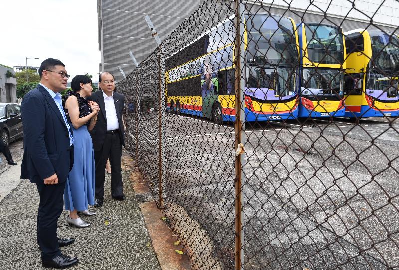 The Chief Secretary for Administration, Mr Matthew Cheung Kin-chung (first right), accompanied by the Chairman of the Central and Western District Council, Mr Yip Wing-shing (first left), and the District Officer (Central and Western), Mrs Susanne Wong (second right), today (August 17) visits a Government, Institution or Community site in Central and Western District to learn about the suggestions for its use in the future.