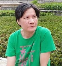Wong Wai-ching, aged 58, is about 1.65 metres tall, 54 kilograms in weight and of normal build. She has a round face with yellow complexion, short straight black hair. She was last seen wearing a T-shirt with white and green stripes, black pants and white slippers.