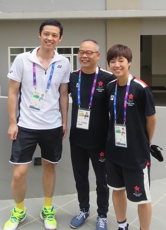The Secretary for Home Affairs, Mr Lau Kong-wah (centre), has started his visit in Jakarta, Indonesia. He visited the athletes' village of the Asian Games today (August 18) and showed support for Hong Kong athletes.