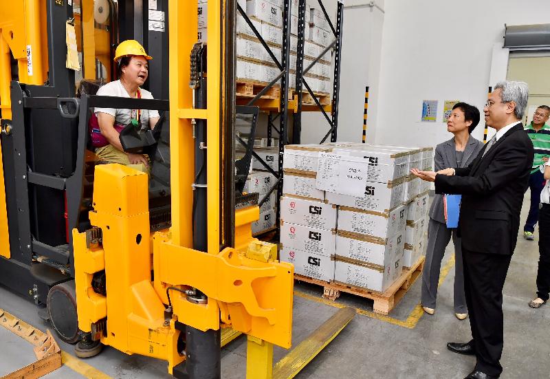 The Secretary for the Civil Service, Mr Joshua Law, visited the Government Logistics Department today (August 20) and toured the Unallocated Store of the Storage and Distribution Section of the Supplies Management Division. Photo shows Mr Law (first right) observing the operation of a high-level order picking truck.