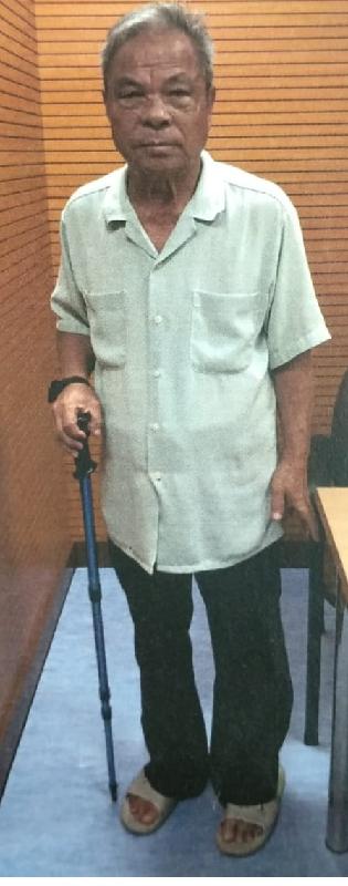 Ho Chi-nang, aged 75, is about 1.6 metres tall, 60 kilograms in weight and of thin build. He has a long face with yellow complexion and short straight white hair. He was last seen wearing a light green T-shirt, grey trousers, slippers, and carrying a walking stick. 
