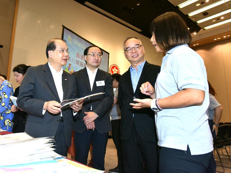 The Chief Secretary for Administration, Mr Matthew Cheung Kin-chung (first left), and the Secretary for Home Affairs, Mr Lau Kong-wah (second right), today (August 25) attended the certificate presentation ceremony of the Service Corps programme (Phase VIII). Photo shows a delegate of the Service Corps introducing their voluntary work in primary and secondary schools in Shaoguan and Meizhou in Guangdong Province.