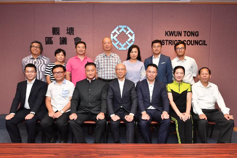 The Secretary for the Environment, Mr Wong Kam-sing (front row, centre), visited the Kwun Tong District Council (KTDC) today (August 27) to meet with its members to listen to their views on the Government's environmental policies and learn more about their concerns on district environmental issues. Pictured next to Mr Wong are the Chairman of the KTDC, Dr Bunny Chan (front row, third left), and the District Officer (Kwun Tong), Mr Steve Tse (front row, third right).
