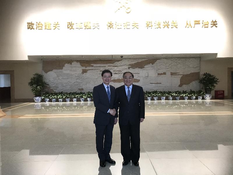 The Secretary for Security, Mr John Lee (left), meets with the Head of the National Office of Port Administration of the General Administration of Customs, Mr Zhang Guangzhi (right), in Beijing this afternoon (August 27) to exchange views on issues of port administration.