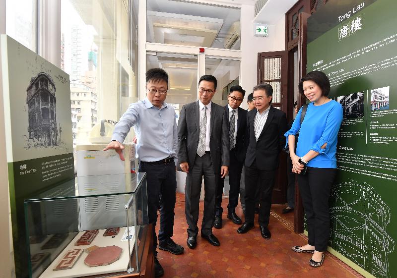 The Secretary for Education, Mr Kevin Yeung, visited Yau Tsim Mong District today (August 28). He first went to Lui Seng Chun at Lai Chi Kok Road, Mong Kok. The Grade I historic building, among the first batch of the Revitalising Historic Buildings Through Partnership Scheme launched in 2008, was turned into a Chinese medical healthcare centre. Photo shows Mr Yeung (second left) being briefed by a representative of the Hong Kong Baptist University on the project.