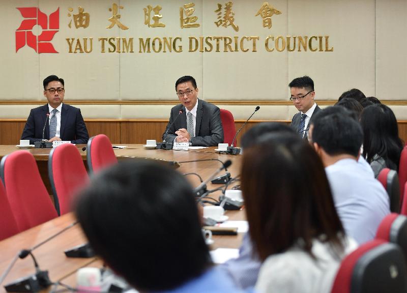 The Secretary for Education, Mr Kevin Yeung, visited Yau Tsim Mong District today (August 28). Photo shows Mr Yeung (second left), accompanied by the Yau Tsim Mong District Council Chairman, Mr Chris Ip (first left), meeting with the Yau Tsim Mong District Council to exchange views with members on education and other district issues.