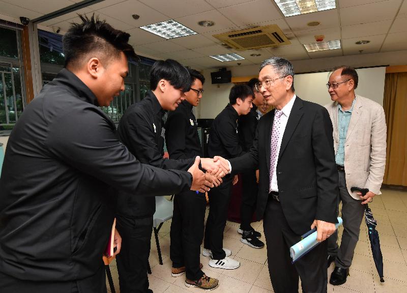 The Secretary for Financial Services and the Treasury, Mr James Lau (second right), today (August 29) visits the Tseung Kwan O Integrated Social Service Centre of the Hong Kong Young Women's Christian Association and chats with young people who have started a sports club to provide soccer training to children from low-income families.