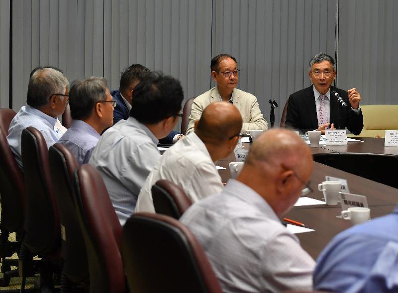 The Secretary for Financial Services and the Treasury, Mr James Lau (first right), visits the Sai Kung District Council today (August 29) to discuss various issues of concern with its Chairman, Mr George Ng (second right), and other members.