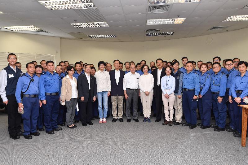 The Chief Secretary for Administration, Mr Matthew Cheung Kin-chung, visited Cheung Chau today (August 30) to see the mosquito control and prevention work there. Photo shows Mr Cheung (front row, seventh left) and the Secretary for Food and Health, Professor Sophia Chan (front row, eighth right), with members of the Civil Aid Service (CAS) who joined the joint operation on mosquito control and prevention work. Also present are the CAS Commissioner, Dr Ernest Lee (front row, sixth left), and the Director of Food and Environmental Hygiene, Miss Vivian Lau (front row, fifth left).