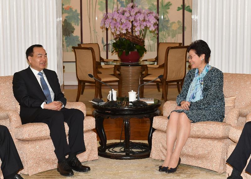 The Chief Executive, Mrs Carrie Lam (right), met the Mayor of Chongqing, Mr Tang Liangzhi (left), at Government House this afternoon (September 3).