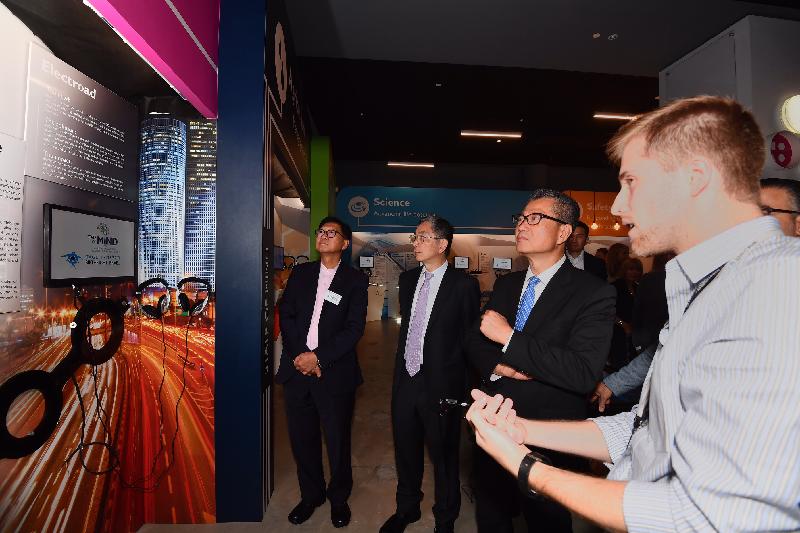 The Financial Secretary, Mr Paul Chan, yesterday (September 3, Israel time) visited Israel. Photo shows Mr Chan (third left) and the Secretary for Financial Services and the Treasury, Mr James Lau (second left), visiting the innovation centre of the Tel Aviv Stock Exchange.
