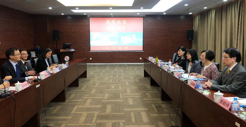 The Secretary for Food and Health, Professor Sophia Chan, led a delegation to Shanghai today (September 5). Photo shows Professor Chan (second right) meeting with the Director of the Shanghai Municipal Commission of Health and Family Planning, Dr Wu Jinglei (first left), to exchange views on the co-operation in the medical and health field between Shanghai and Hong Kong. Looking on are the Permanent Secretary for Food and Health (Health), Ms Elizabeth Tse (third right), and the Project Director of the Chinese Medicine Hospital Project Office, Dr Cheung Wai-lun (first right).