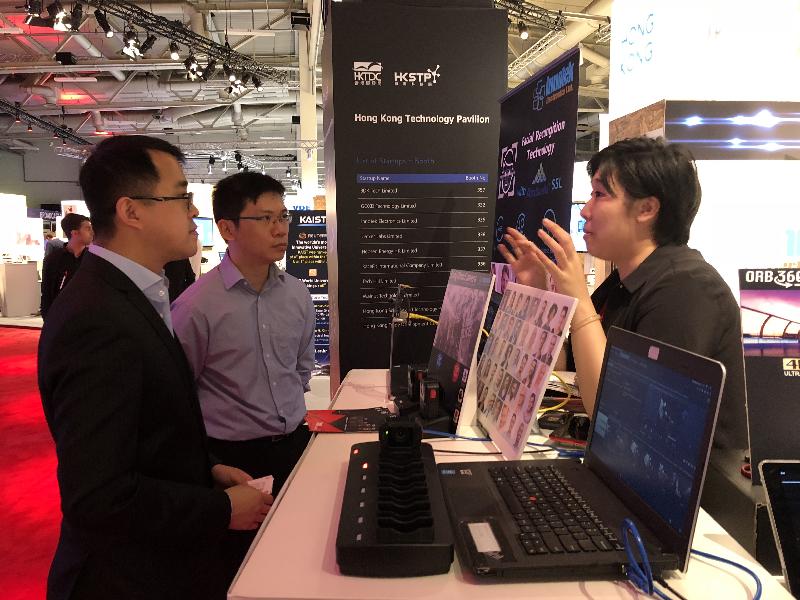 The Director of the Hong Kong Economic and Trade Office in Berlin, Mr Bill Li (left), visits the Hong Kong Pavilion at the IFA trade show on September 4 in Berlin, Germany.