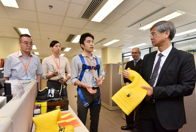 The Secretary for Labour and Welfare, Dr Law Chi-kwong, visited the Labour Department (LD) Headquarters today (September 6) to take a closer look at its work. Photo shows Dr Law (first right) being briefed on the LD's stepped up education and publicity on safety for working at height and in construction sites.