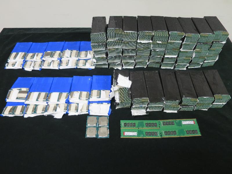 Hong Kong Customs yesterday (September 5) seized 885 suspected smuggled computer RAM units and 240 suspected smuggled computer central processing units at Shenzhen Bay Control Point with an estimated market value of about $1.58 million.