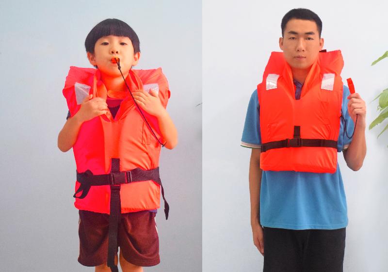 The Marine Department today (September 6) met with trade representatives to introduce a life jacket developed by the Hong Kong Polytechnic University which is suitable for both adults and children. Photo shows a life jacket which is suitable for both adults and children.