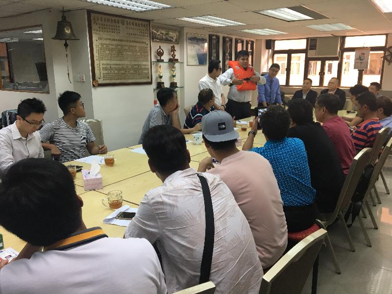 The Marine Department today (September 6) meets with trade representatives to introduce a life jacket developed by the Hong Kong Polytechnic University which is suitable for both adults and children. 