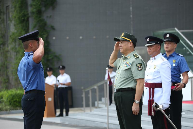The Commander-in-chief of the Chinese People's Liberation Army Hong Kong Garrison, Lieutenant General Tan Benhong, reviews the 183rd Fire Services passing-out parade at the Fire and Ambulance Services Academy today (September 7). Photo shows Mr Tan (third right) presenting the Best Recruit award to a graduate.
