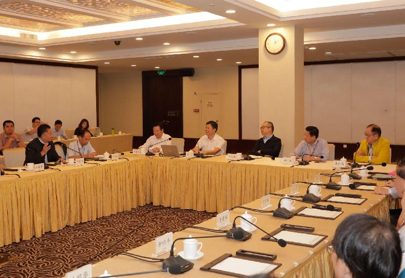 The Secretary for Home Affairs, Mr Lau Kong-wah, District Council chairmen and vice chairmen visited the Guangdong-Hong Kong-Macao Greater Bay Area today (September 7). Photo shows Mr Lau (third right) and members of the delegation attending a seminar hosted by the Guangdong Development and Reform Commission on the development and planning of the Greater Bay Area. Also pictured is the Director-General of the Guangdong Provincial Development and Reform Commission, Mr Zhong Ming (fourth right).