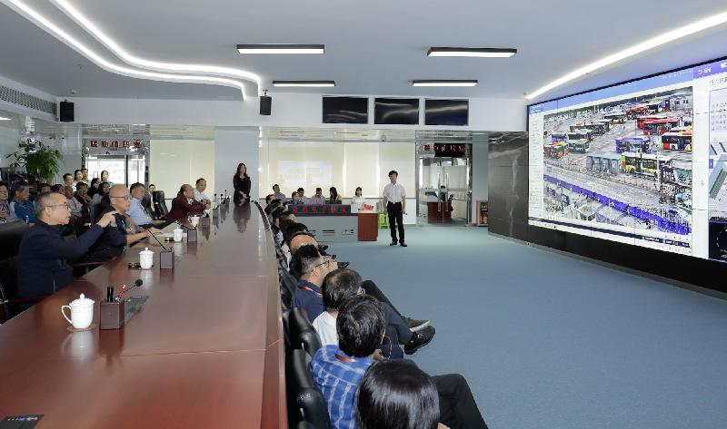 The Secretary for Home Affairs, Mr Lau Kong-wah, District Council chairmen and vice chairmen visited the Guangdong-Hong Kong-Macao Greater Bay Area today (September 7). Photo shows Mr Lau (first left) and members of the delegation visiting the Guangzhou Transport Information and Control Centre to learn about the centre's operation and its traffic monitoring and management platform.