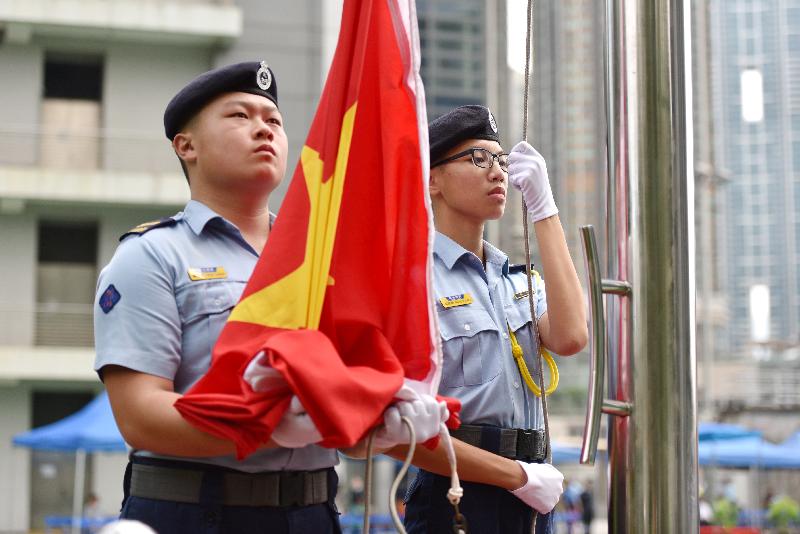 民众安全服务队（民安队）少年团今日（九月九日）在民安队总部举行民安队少年团五十周年会操。图示升旗仪式。