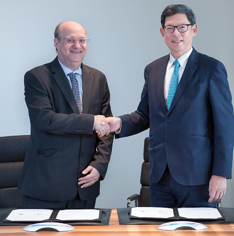 The Chief Executive of the Hong Kong Monetary Authority, Mr Norman Chan (right), and the Governor of the Central Bank of Brazil, Mr Ilan Goldfajn, signed and exchanged the Co-operation Agreement in Basel yesterday (September 9).
