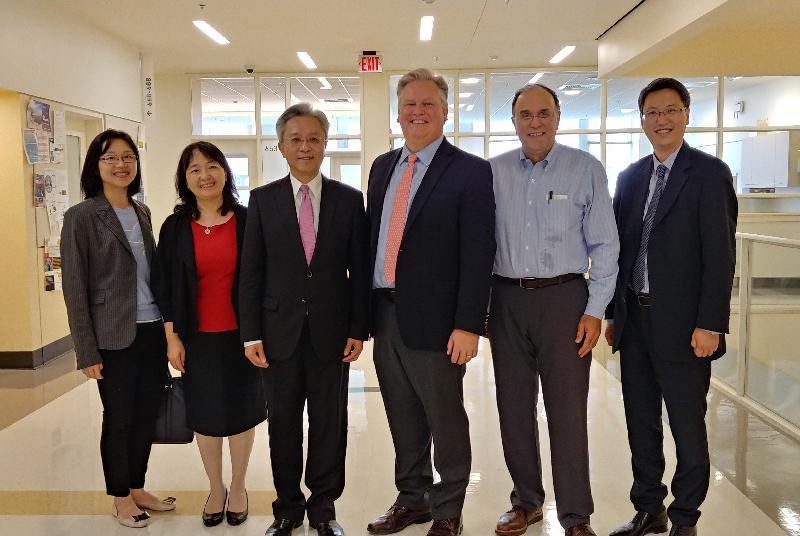 The Secretary for the Civil Service, Mr Joshua Law, started the first leg of his visit to North America in Boston, the United States, yesterday (September 11, Eastern Standard Time) to learn about the civil service training and public administration programmes there. Photo shows Mr Law (third left) meeting with the Associate Dean for Innovation, Professor Michael Cima (second right), and the Program Director of Executive Education, Mr Robert Dietel (third right), at the Massachusetts Institute of Technology.
