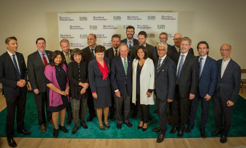 The Secretary for the Environment, Mr Wong Kam-sing (front row, first right), today (September 12, San Francisco time) attends a reception hosted by Bloomberg Philanthropies in San Francisco, the United States.
