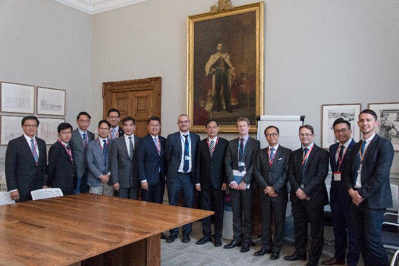 The delegation of the Legislative Council joins a group photo after meeting with representatives of the Foreign and Commonwealth Office of the Government of the United Kingdom yesterday (September 12, London time).