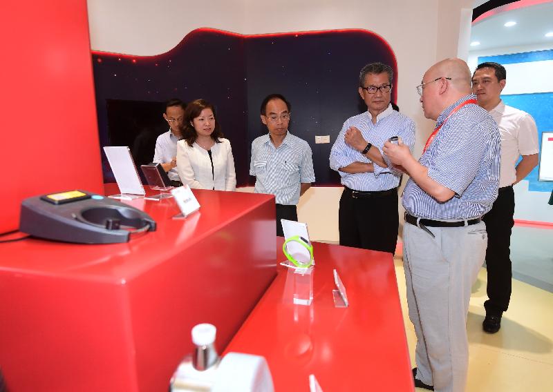The Financial Secretary, Mr Paul Chan (third right), today (September 13) visits a company manufacturing artificial intelligence and Internet of Things products in Huizhou. Also present are the Deputy Mayor of Huizhou, Mr Yu Jinfu (first right), and the Director of the Hong Kong Economic and Trade Office in Guangdong, Mr Albert Tang (third left). 