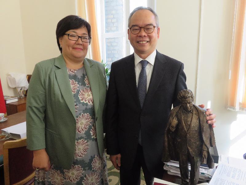 The Secretary for Home Affairs, Mr Lau Kong-wah, today (September 14) continued his trip in Bishkek, Kyrgyzstan. Photo shows Mr Lau (right) meeting with the Deputy Minister of Culture, Information and Tourism of Kyrgyzstan, Mrs Ainura Temirbekova, to discuss ways to enhance cultural co-operation between the two places.