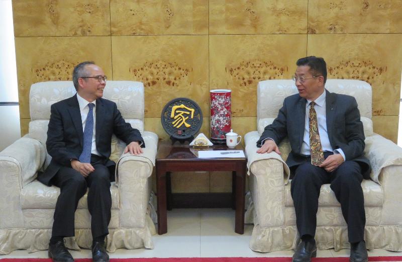The Secretary for Home Affairs, Mr Lau Kong-wah, today (September 14) continued his trip in Bishkek, Kyrgyzstan. Photo shows Mr Lau (left) meeting with the Ambassador of China to Kyrgyzstan, Mr Xiao Qinghua. 