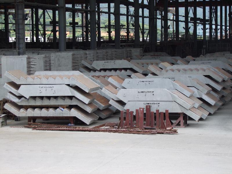 The Hong Kong Housing Authority increases use of precast concrete components and mechanised construction in its project. Photo shows precast staircases.