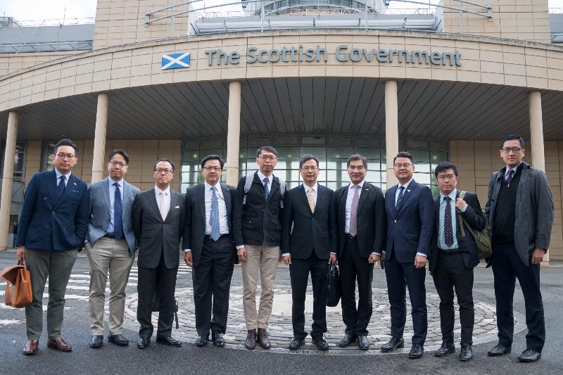 The delegation of the Legislative Council visits the Scottish Government in Edinburgh.  Photo shows (from left) Mr Alvin Yeung, Mr Charles Mok, Mr Kenneth Leung (deputy leader), Dr Junius Ho, Mr Luk Chung-hung, Mr Ip Kin-yuen (leader), Mr Chung Kwok-pan, Mr Andrew Wan, Mr Au Nok-hin and Mr Lam Cheuk-ting.