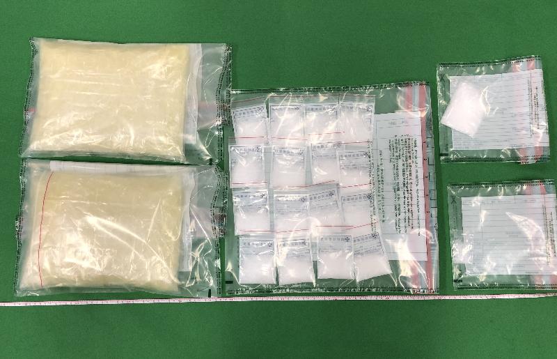 香港海关昨日（九月十七日）在长沙湾检获约二点二公斤怀疑冰毒及约二百七十克怀疑氯胺酮，估计市值约一百三十万元。