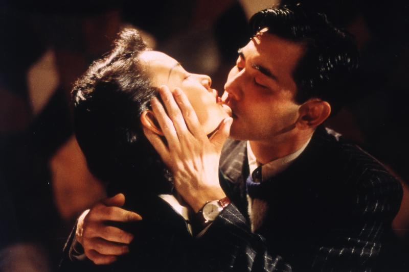 Jointly presented by the Leisure and Cultural Services Department and the South China Film Industry Workers Union, "Chinese Film Panorama 2018" will be held from October 18 to November 30 at the Theatre of Hong Kong City Hall, the Lecture Halls of the Hong Kong Space Museum and the Hong Kong Science Museum. Picture shows a film still of "Red Rose White Rose" (1994).