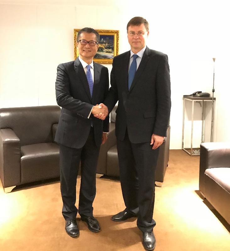 The Financial Secretary, Mr Paul Chan (left), today (September 18) attended the World Economic Forum's Annual Meeting of the New Champions 2018 in Tianjin. Mr Chan met with the Vice-President of the European Commission for the Euro and Social Dialogue, also in charge of Financial Stability, Financial Services and Capital Markets Union, Mr Valdis Dombrovskis (right), before attending the forum.