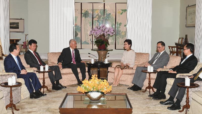 The Chief Executive, Mrs Carrie Lam, meets with the visiting Minister of Science and Technology, Mr Wang Zhigang, at Government House today (September 20) to exchange views on innovation and technology co-operation between Hong Kong and the Mainland. Photo shows (from left) Deputy Director of the Liaison Office of the Central People's Government in the Hong Kong Special Administrative Region Mr Tan Tieniu; Vice Minister of Science and Technology Mr Zhang Jianguo; Mr Wang; Mrs Lam; the Secretary for Innovation and Technology, Mr Nicholas W Yang; and the Secretary for Constitutional and Mainland Affairs, Mr Patrick Nip; at the meeting.