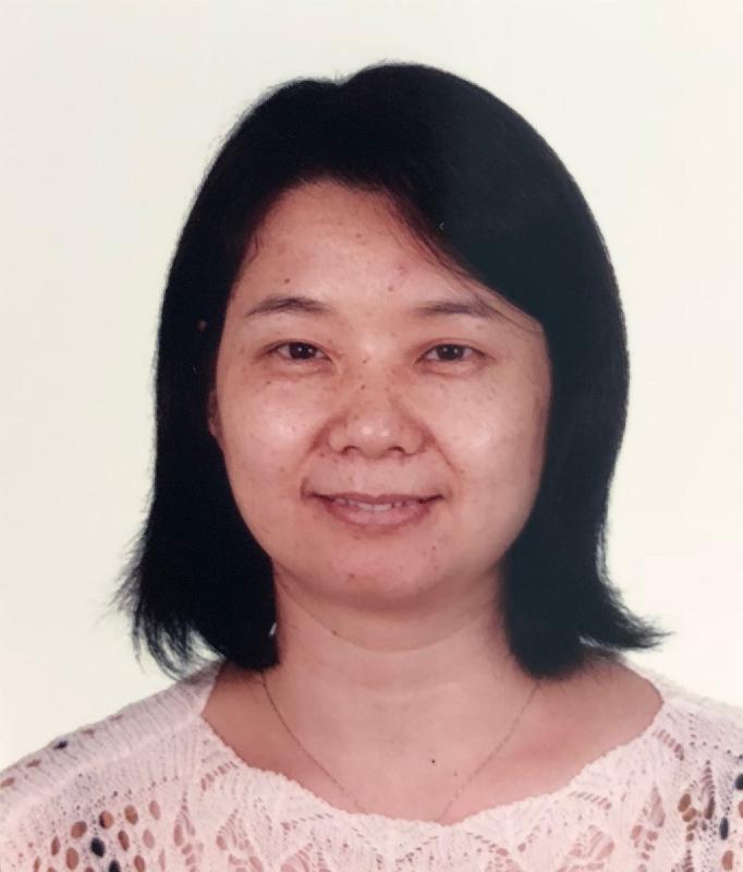 Yu Pik-ying is about 1.5 metres tall, 48 kilograms in weight and of thin build. She has a round face with yellow complexion and shoulder-length black straight hair. She was last seen wearing a black dress, black shoes and carrying a brown handbag. 