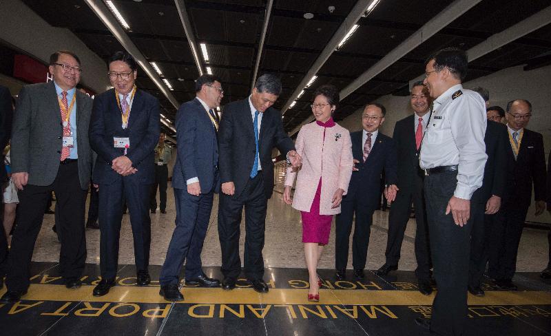 The Chief Executive, Mrs Carrie Lam, attended the Opening Ceremony for “Guangzhou-Shenzhen-Hong Kong” High Speed Rail (Hong Kong Section) held at the Hong Kong West Kowloon Station today (September 22). Photo shows Mrs Lam (fifth left); the Governor of Guangdong Province, Mr Ma Xingrui (fourth left); the Director of the Chief Executive's Office, Mr Chan Kwok-ki (first left); the Non-executive Chairman of the MTR Corporation, Professor Frederick Ma (second left); the Commissioner of the Ministry of Foreign Affairs of the People's Republic of China in the Hong Kong Special Administrative Region (HKSAR), Mr Xie Feng (third left); the Director of the Liaison Office of the Central People's Government in the HKSAR, Mr Wang Zhimin (fourth right); Vice-Chairman of the National Committee of the Chinese People's Political Consultative Conference Mr C Y Leung (third right); the Secretary for Transport and Housing, Mr Frank Chan Fan (first right); and other guests entering the Mainland Port Area.