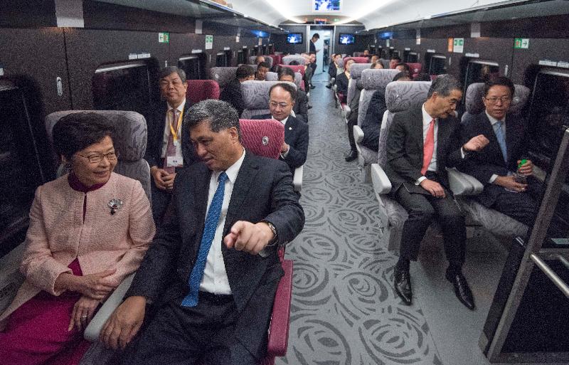 The Chief Executive, Mrs Carrie Lam, attended the Opening Ceremony for "Guangzhou-Shenzhen-Hong Kong" High Speed Rail (Hong Kong Section) held at the Hong Kong West Kowloon Station (WKS) today (September 22). Photo shows Mrs Lam (first row, first left); the Governor of Guangdong Province, Mr Ma Xingrui (first row, second left); (from second row, left) the General Manager of China Railway Corporation, Mr Lu Dongfu; the Director of the Liaison Office of the Central People's Government in the Hong Kong Special Administrative Region, Mr Wang Zhimin; Vice-Chairman of the National Committee of the Chinese People's Political Consultative Conference Mr C Y Leung; the Director of the Hong Kong and Macao Affairs Office of the State Council, Mr Zhang Xiaoming; and other guests leaving WKS for Guangzhounan Station on the Vibrant Express train after attending the ceremony.