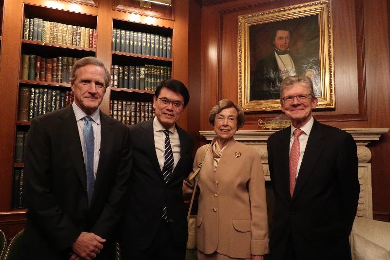 The Secretary for Commerce and Economic Development, Mr Edward Yau (second left), meets with the Founding Principal of the Scowcroft Group, Mr Eric D K Melby (first right); the Chair and Chief Executive Officer of the Hills & Company, Ms Carla A Hills (second right); and the President of the National Foreign Trade Council, Ambassador Rufus H Yerxa (first left), at the dinner hosted by the Hong Kong Economic and Trade Office, Washington, DC, in Washington, DC, the United States today (September 24, Eastern Standard Time). 
