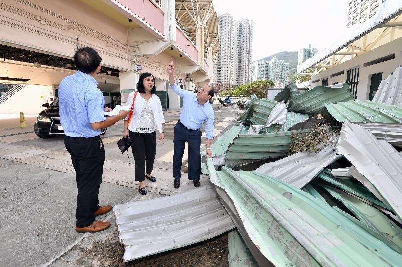The Chief Secretary for Administration, Mr Matthew Cheung Kin-chung (right), today (September 25), accompanied by the Director of Leisure and Cultural Services, Ms Michelle Li (centre), inspects the clearance and repair work following the passage of Super Typhoon Mangkhut at the Siu Sai Wan Sports Ground.