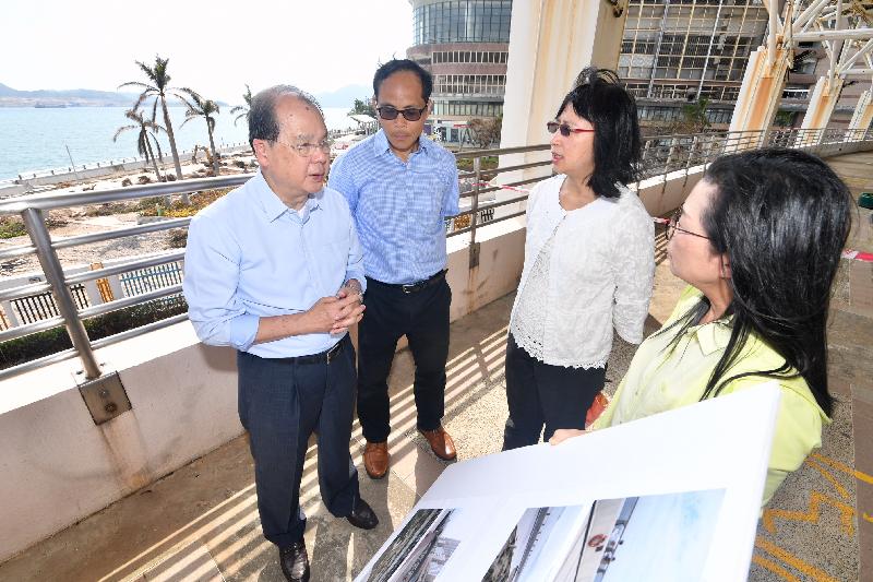 The Chief Secretary for Administration, Mr Matthew Cheung Kin-chung (first left), today (September 25), accompanied by the Director of Leisure and Cultural Services, Ms Michelle Li (second right), is briefed on the damages to Siu Sai Wan Promenade brought about by the Super Typhoon Mangkhut and the repair work required at the Siu Sai Wan Sports Ground.