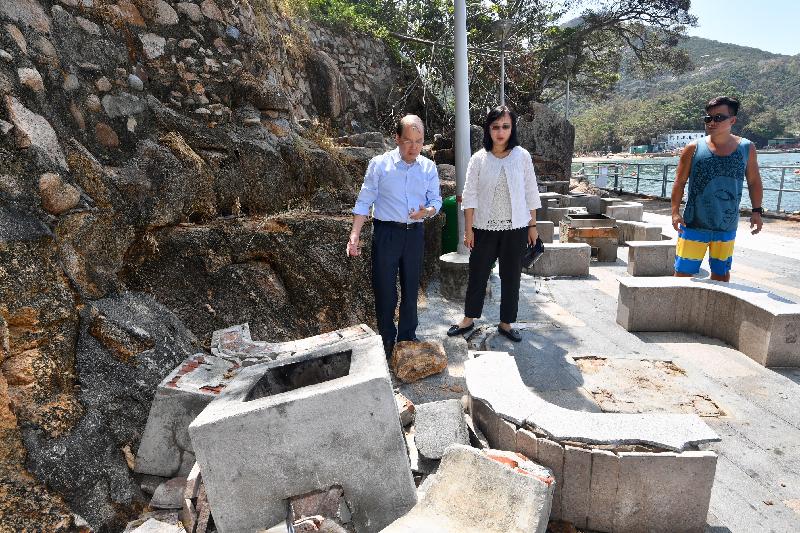 The Chief Secretary for Administration, Mr Matthew Cheung Kin-chung (left), today (September 25), accompanied by the Director of Leisure and Cultural Services, Ms Michelle Li (centre), inspects the clearance and repair work following the passage of Super Typhoon Mangkhut at St. Stephen's Beach in Stanley.