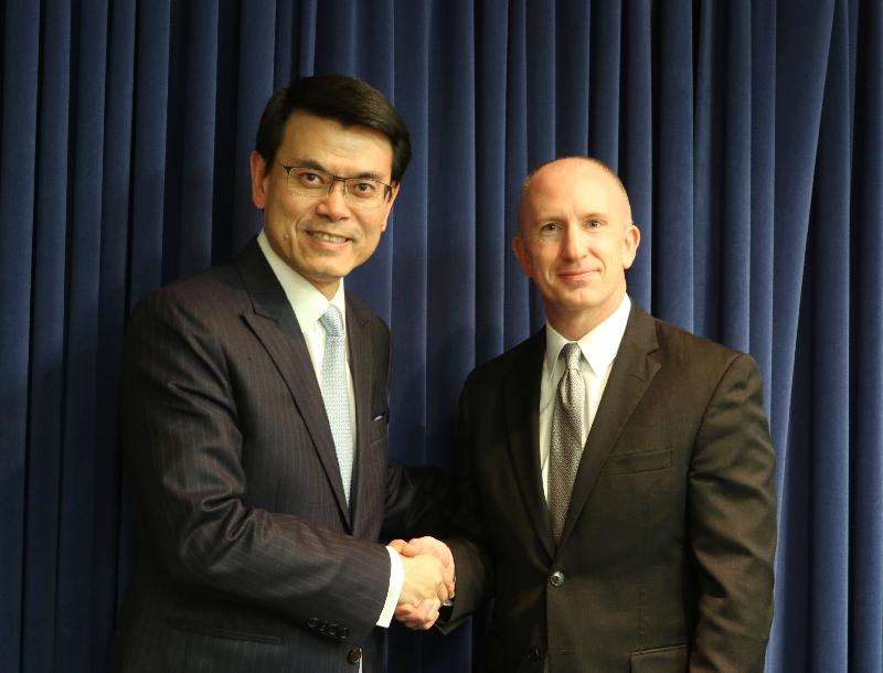 The Secretary for Commerce and Economic Development, Mr Edward Yau (left), meets with the Deputy United States (US) Trade Representative for Asia, Europe, the Middle East, and Industrial Competitiveness, Mr Jeffrey Gerrish (right), in Washington, DC, the US, today (September 25, Eastern Standard Time) to exchange views on trade issues.