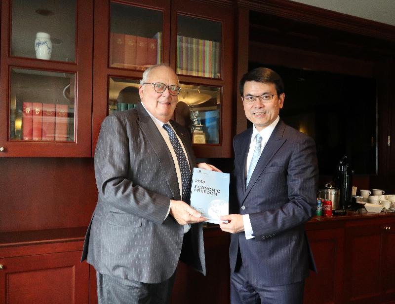 The Secretary for Commerce and Economic Development, Mr Edward Yau (right), meets with the founder of the Heritage Foundation, Dr Edwin Feulner (left), in Washington, DC, the United States, today (September 25, Eastern Standard Time).