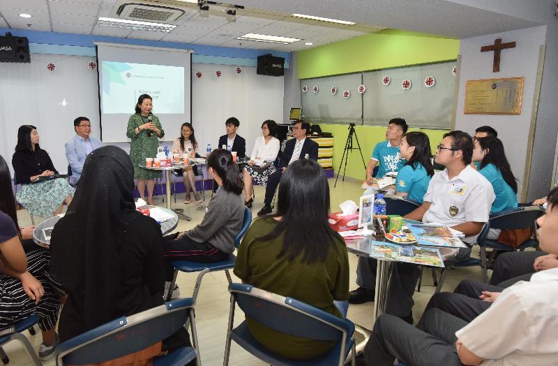 Accompanied by the Chairman of the Wong Tai Sin District Council, Mr Li Tak-hong (second left), and the District Officer (Wong Tai Sin), Ms Annie Kong (first left), the Secretary for Justice, Ms Teresa Cheng, SC (third left), visits the Caritas Jockey Club Integrated Service for Young People - Wong Tai Sin during her visit to Wong Tai Sin District today (September 26).