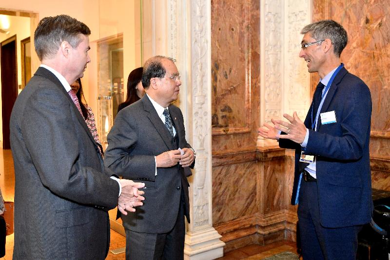 The Chief Secretary for Administration, Mr Matthew Cheung Kin-chung (front row, centre), today (September 27, London time) meets with the Director, Schools and Skills of the British Council, Mr Mark Herbert (first right), and the Director of the British Council, Hong Kong, Mr Jeff Streeter (first left), in London, the United Kingdom.