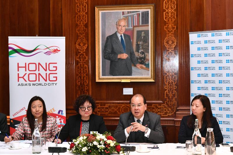 The Chief Secretary for Administration, Mr Matthew Cheung Kin-chung (second right), today (September 27, London time) attends a roundtable discussion on youth skills and training organised by the Hong Kong Vocational Training Council (VTC) and the British Council in London, the United Kingdom. Also present are the VTC Executive Director, Mrs Carrie Yau (second left); the Director-General of the Hong Kong Economic and Trade Office, London, Ms Priscilla To (first left); and the Special Representative for Hong Kong Economic and Trade Affairs to the European Union, Ms Shirley Lam (first right).